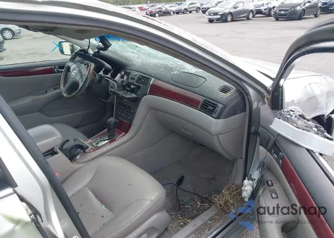 2002 Lexus Es 300 z USA, uszkodzony, nr VIN JTHBF30G120036920